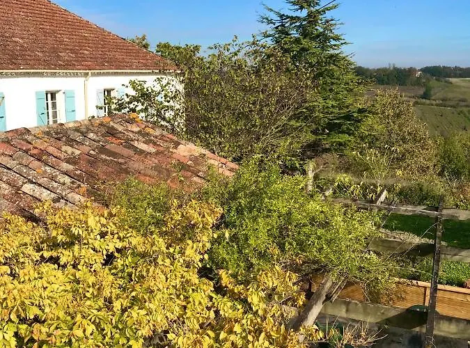 Le Bouyssou Bed & Breakfast *