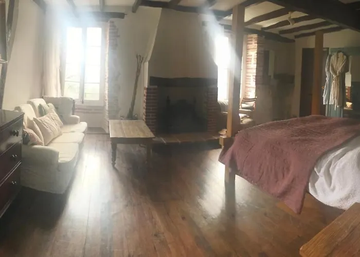 Le Bouyssou Bed & Breakfast *