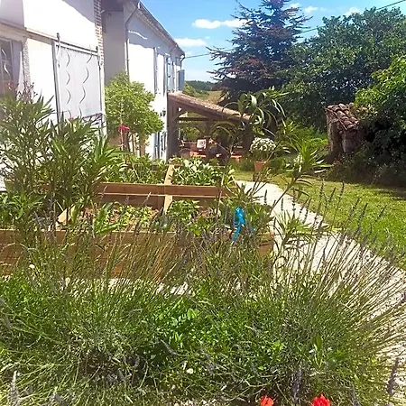Le Bouyssou Bed & Breakfast *